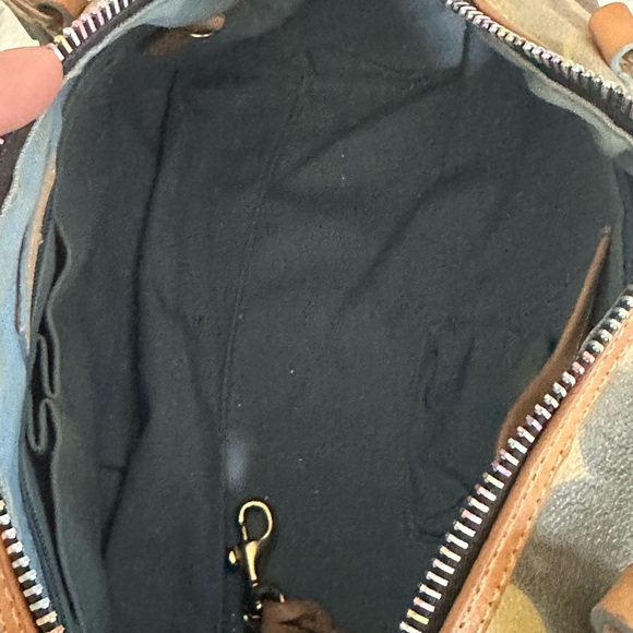 Dooney & Bourke barrel purse - Picture 6 of 6